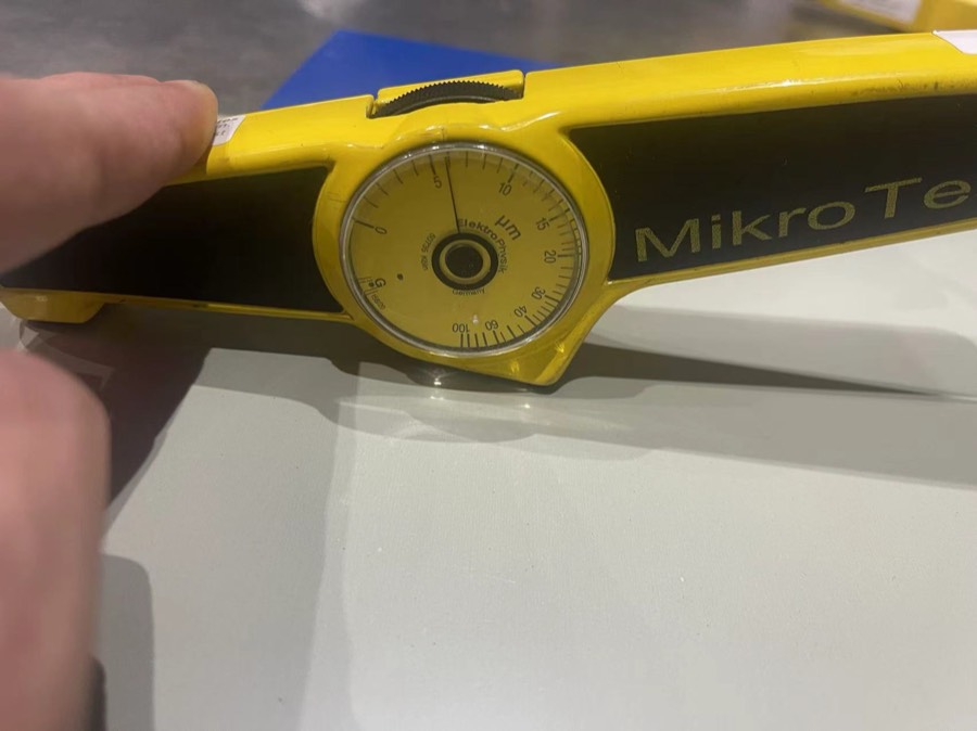Medidor de camada de tinta sobre chapa pré-pintada